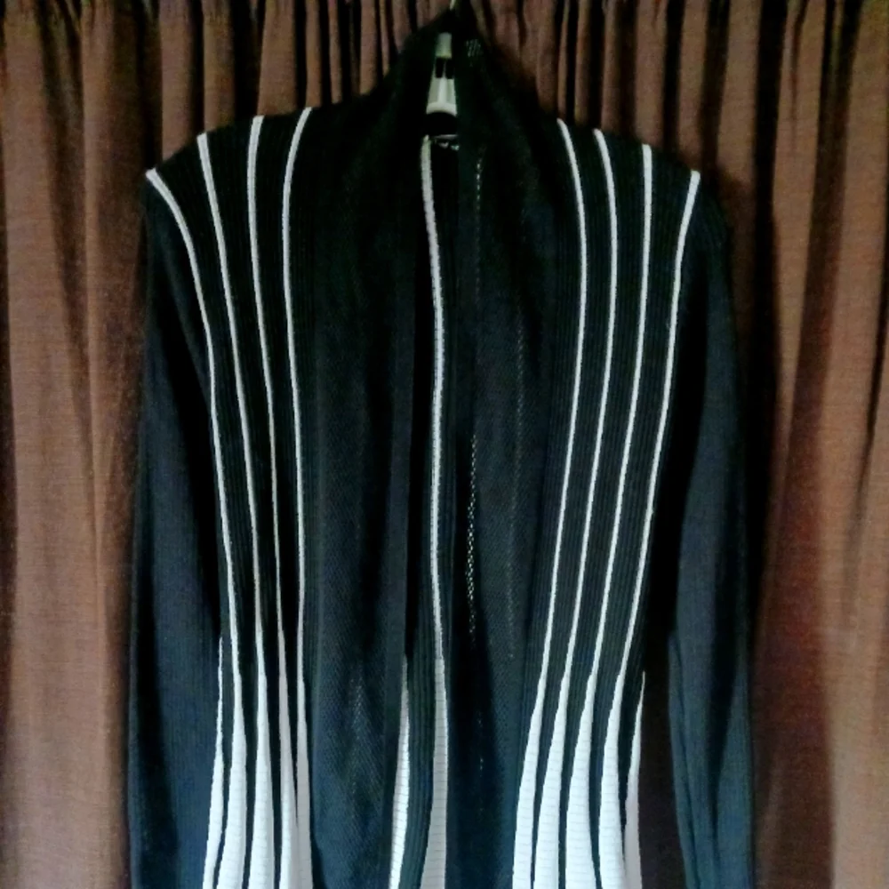Cardigan - Picture 1 of 4